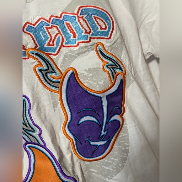 NWT Men's Dreamland Drama Mask Embroidered White T-shirt Size XL - Picture 9 of 10